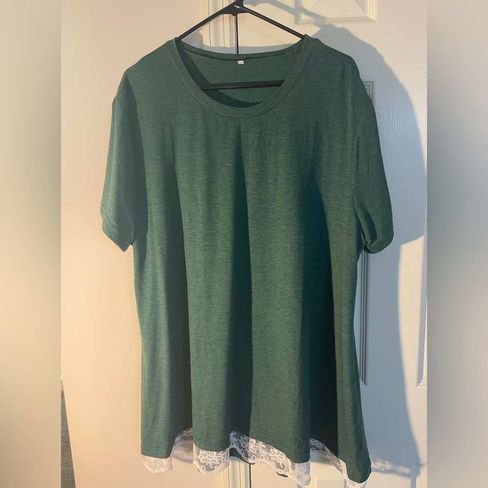 Green with lace on bottom short sleeve shirt 22W